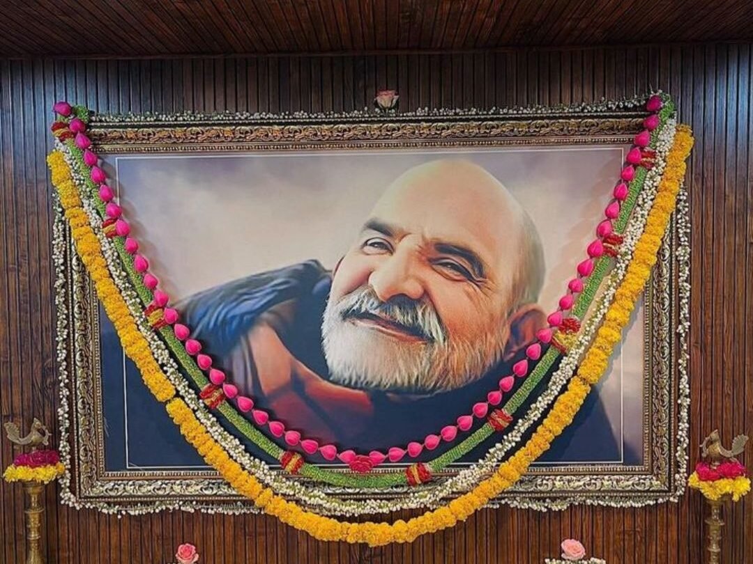 neem karoli baba by kumaonescaps